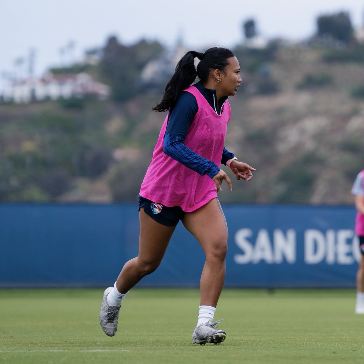 sandiegowavefc's tweet photo. welcome to the squad 🤝

Wave FC has signed Chai Cortez, Sydney Cummings and Shea Connors as National Team Replacement Players.