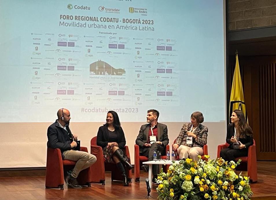 Deyaniravilam's tweet photo. Hoy participamos en el 'Foro Regional de Movilidad Urbana en América Latina', un espacio de @CODATU_org en el que dimos a conocer el plan de movilidad segura y sostenible que estamos ejecutando para transformar la forma en que nos movemos por Bogotá. https://t.co/XGahavi655