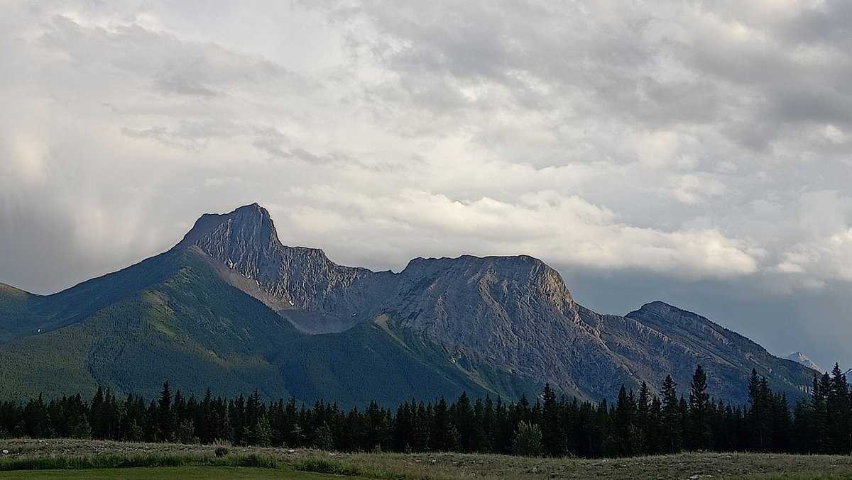 JulianSagan's tweet photo. Ahh Kananaskis, you never fail to humble me https://t.co/bzpkFhFRB5