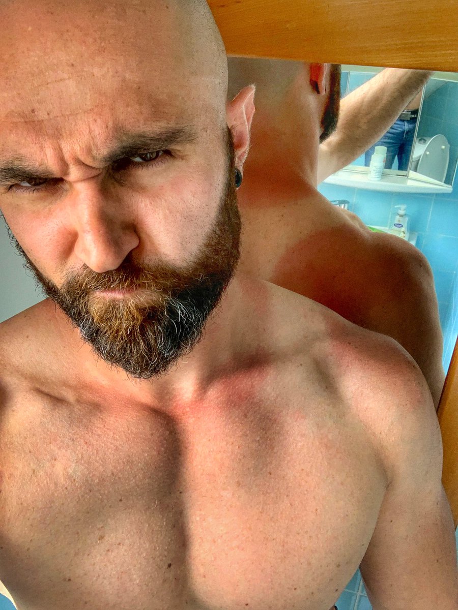 Ouais… sinon le soleil breton est toujours aussi fourbe ! ☀️☀️☀️🫣
#vanille #fraise