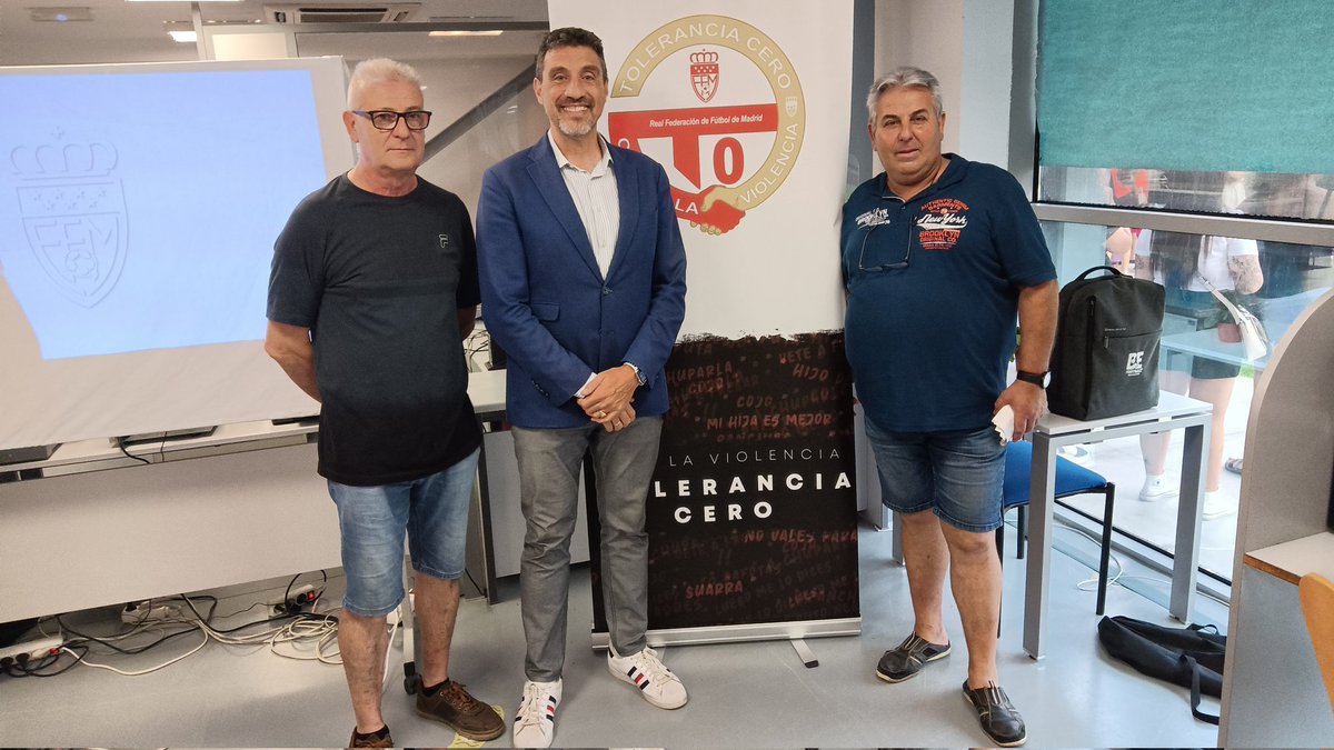RFFM_oficial's tweet photo. 🤝🏻 Gracias a la colaboración de Paco Paz y Manuel Carrasco, presidente y secretario del club @_union2000parla por hacer posible la charla

👋🏻 Con la ayuda de Virginia Rus, coordinadora de Delegaciones de la RFFM, y Paloma Lázaro de la Delegación de Parla https://t.co/kMTklSRcwr
