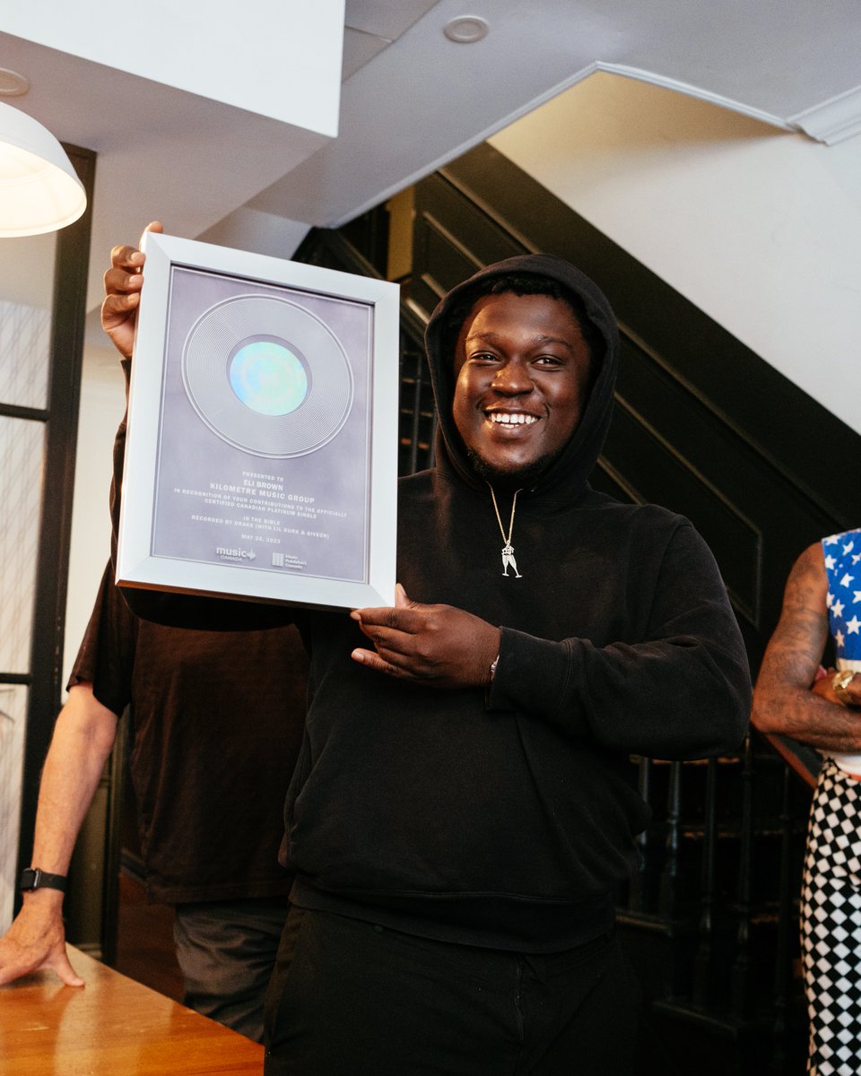In recognition for his work on Drake’s Platinum single “In The Bible”, Eli Brown received a @canmuspub /@Music_Canada Songwriting and Music Publishing Award plaque, presented by Kilometre Music Group at a Women In The Studio event. Camera: @ rl.serrano