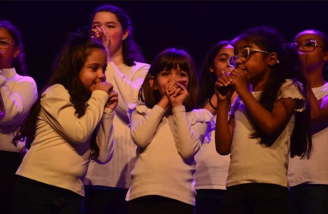 cultura__pg's tweet photo. Registro do concerto Pontas Soltas, apresentado pelo Coro Cidade de Ponta Grossa ontem, no Cine-Teatro Ópera.
O concerto homenageou artistas locais.
#vivaculturaempontagrossa #pg200 https://t.co/yRe73ZMCa8