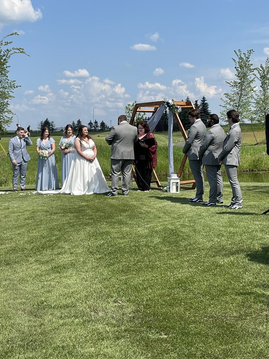 Here is a photo of the most recent wedding that was held on our new ceremony site.  Congratulations to the bride & groom!
#yegwedding #yegweddings #yeggolf #outdoorwedding #weddingvows #redtaillanding #bride #groom