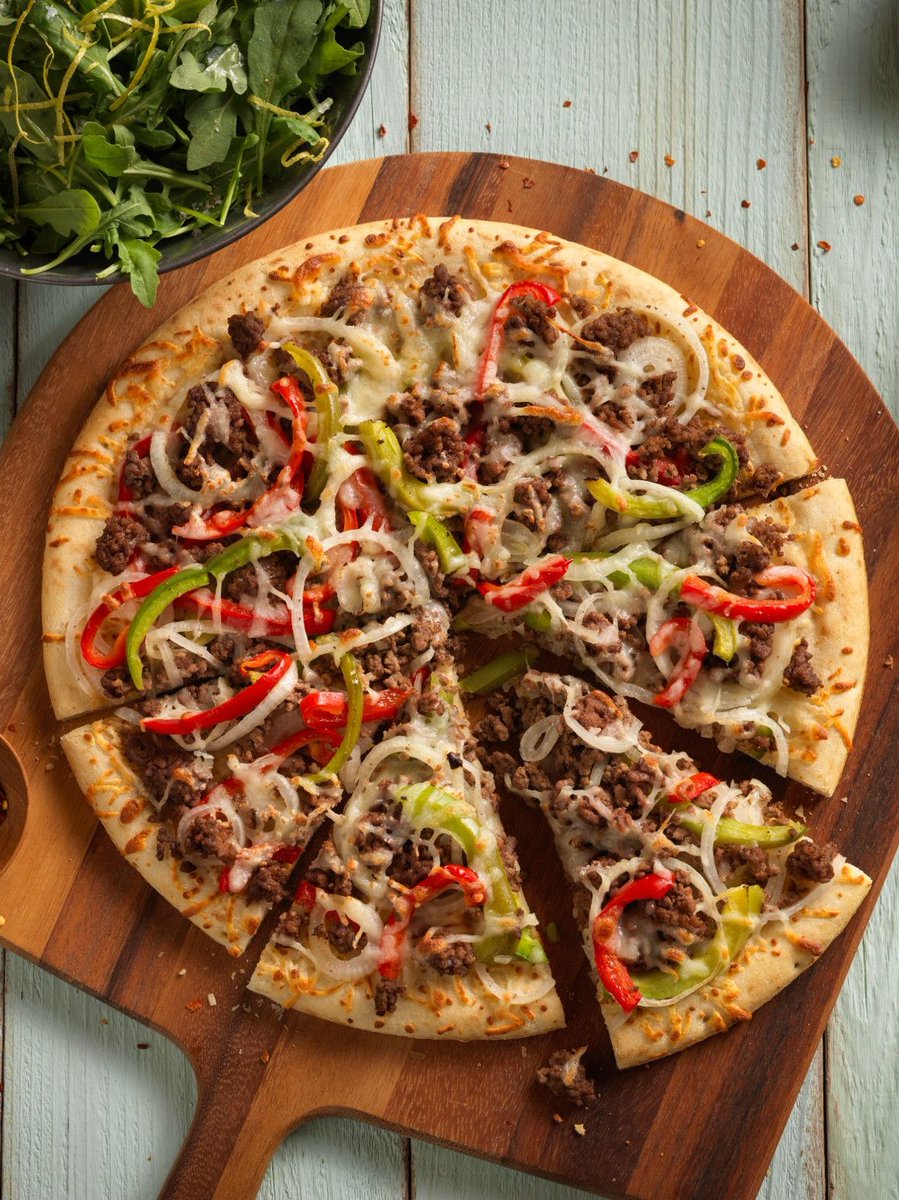 Whether you have a plain ol' oven or a pizza oven, this recipe is for you! Beef, Pepper and Onion Pizza. 

Recipe info here - biwfd.com/3PpsG60

#BeefFarmersAndRanchers #NationalOnionDay