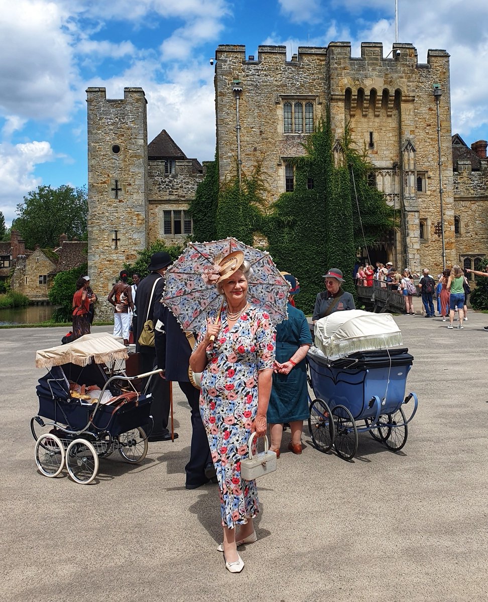 MinervaFabrics's tweet image. @vintage_jo_sew_and_sew has wasted no time sewing up this beautiful vintage-inspired dress in our new Minerva Exclusive Viscose Challis

Find out more about Jo's make and pick up the fabric and pattern at minerva.com/posts/1193826

#Vintage #VintageFashion #VintageSewing #1940s