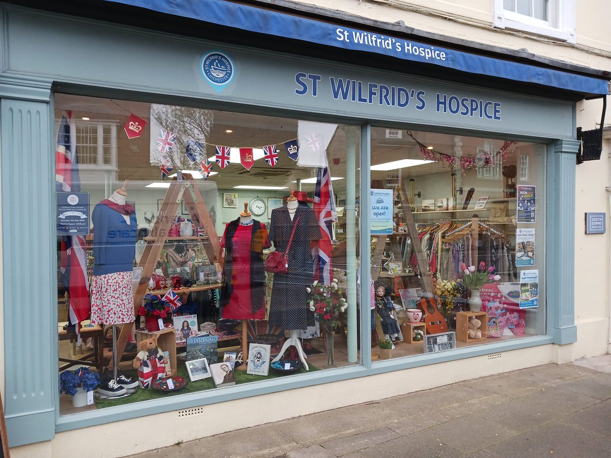 Our #CharityShops are looking for weekend volunteers this Summer!

By volunteering with us, you will be helping make a difference to local lives. It is also a great way to improve skills, gain confidence and it looks great on your CV.

See our vacancies: ow.ly/BIpS50OYl39