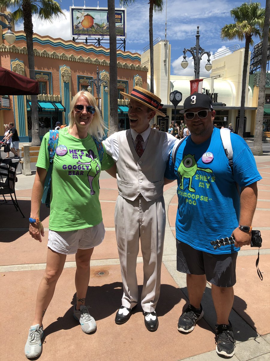 FamilyNerds's tweet photo. The good old days of Hollywood Studios when the Citizens would roam around. Always a blast to get to meet them and always an honor to meet the famous Mayor, Sonny Burbank 
#citizensofhollywood 
#bringbackthecitizensofhollywoodstudios https://t.co/oqi6rAFPtV