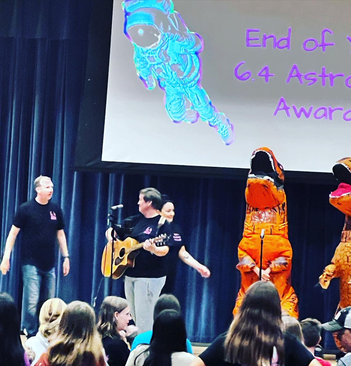 It’s impossible not to marvel at the fusion of electric guitar sounds and dancing T-Rex's marking the end of the year @SalemMSWake 6-4 🎸🦖! What an incredible 6th-grade year, lead by an exceptionally creative and passionate group of educators! #wcpss #fromhereanythingispossible