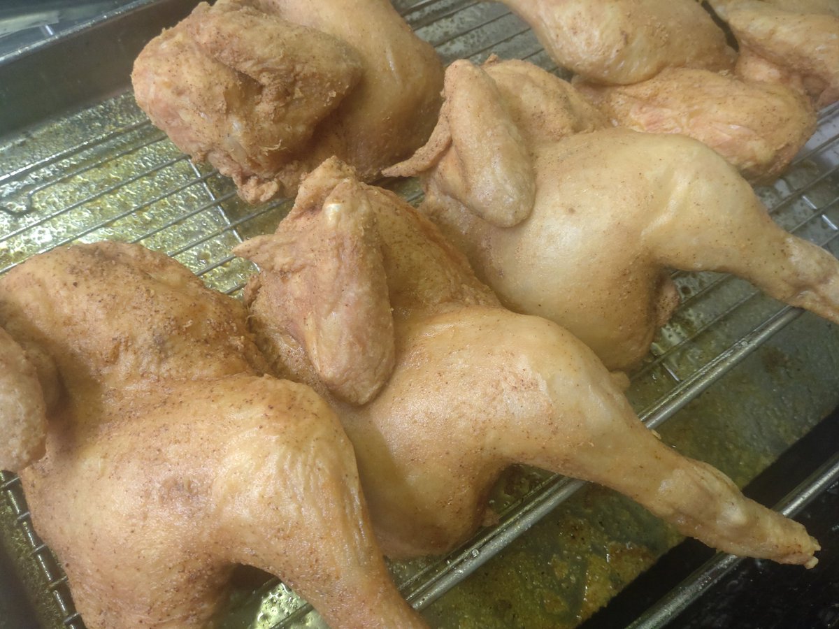 vhiRWkfuHgRE4jM's tweet photo. おはようございます🐔
元祖中津からあげもり山新潟豊栄店です
今日もからあげよろしくおねがいします🐔
２９日は肉の日半身揚げがお買い得です https://t.co/4OivAZwXev