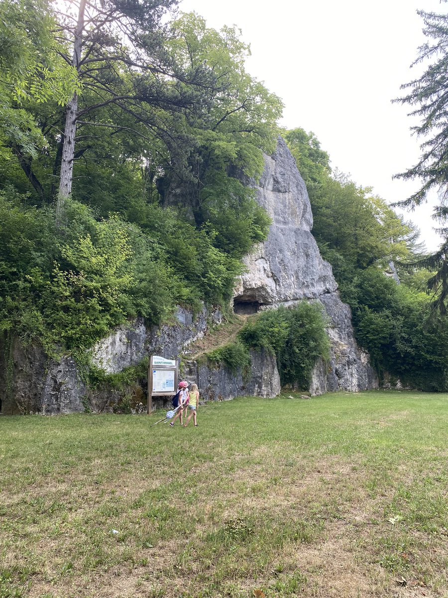 Clôture de notre module randonnée et dernier enregistrement en extérieur pour finaliser le projet web tv qui sera projeté vendredi aux familles 🎥 #rochesdestmihiel <a href="/DSDEN55/">DSDEN55</a> <a href="/ICommercy/">IEN de Commercy</a> <a href="/LeCLEMI/">CLEMI</a>