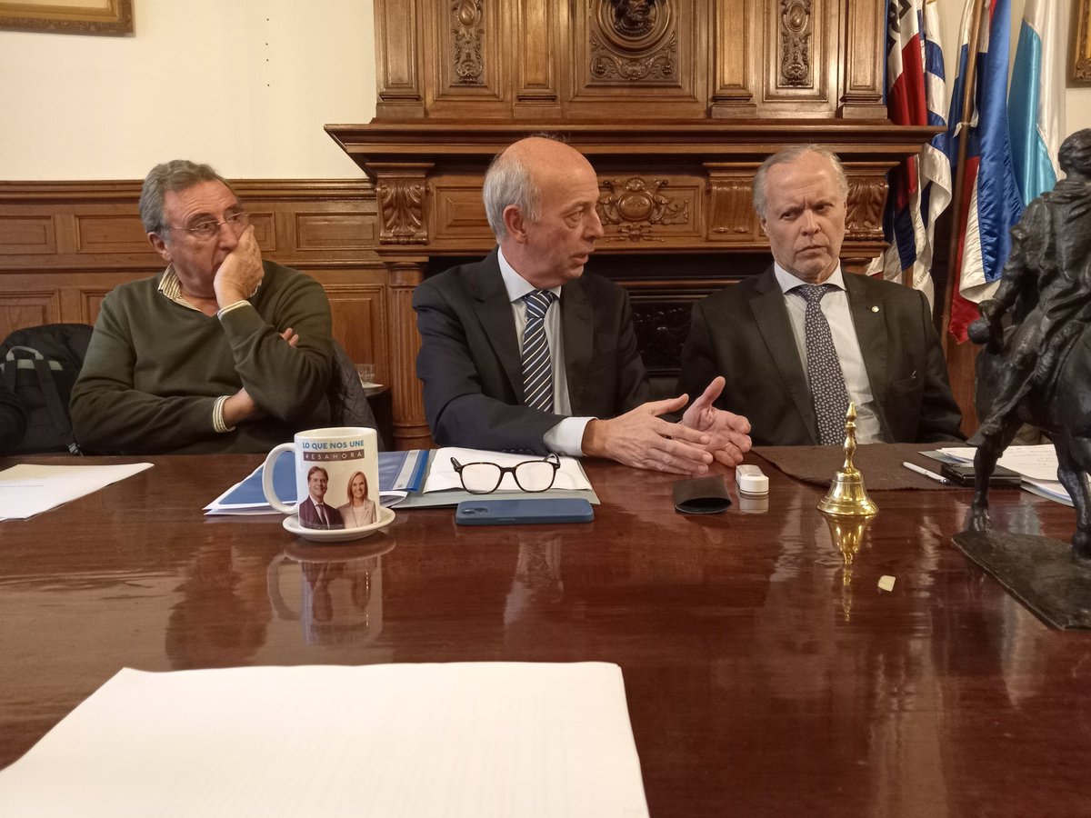 Ayer nos toco ser recibido por el directorio del partido. Gracias <a href="/IturraldeVPablo/">Pablo L. Iturralde Viñas</a> <a href="/ACastaingdebat/">Armando Castaingdebat</a> <a href="/AlvaroDelgadoUy/">Alvaro Delgado</a> <a href="/PNACIONAL/">Partido Nacional</a> <a href="/jorgegandini/">Jorge Gandini</a> <a href="/JavierGarcia_Uy/">Javier García</a>