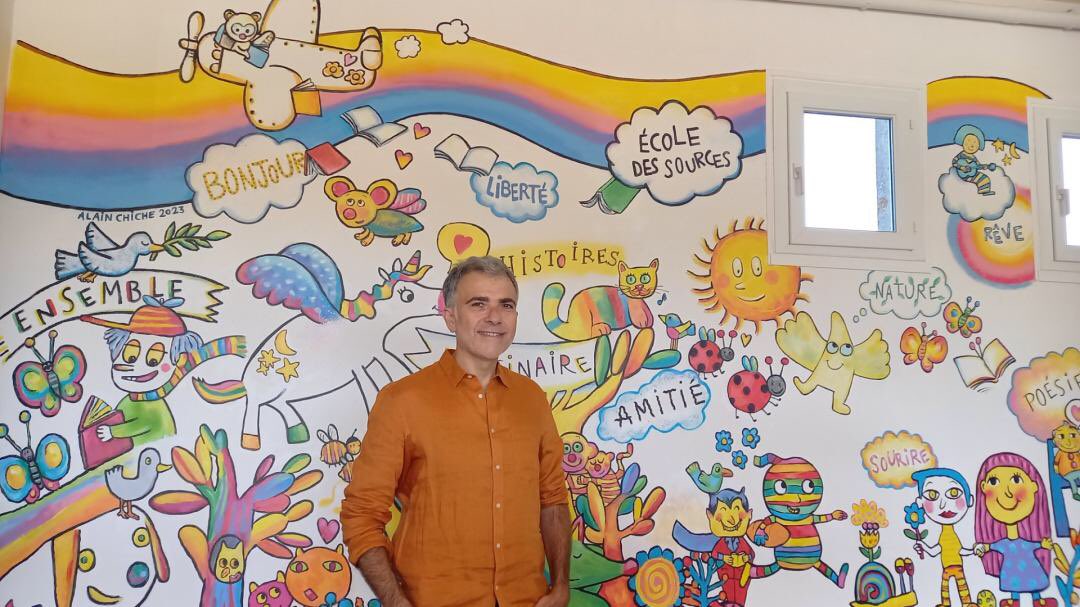 61Ien's tweet photo. Projet jumelages-résidences d’artistes à l’école primaire publique de Moulins-la-Marche : intervention de l’auteur illustrateur Alain Chiche : production d’écrits, fresque murale du préau, littérature de jeunesse à la médiathèque. Merci à la CDC de L’Aigle, la DRAC. @dsden61 https://t.co/qJZR6VNblS