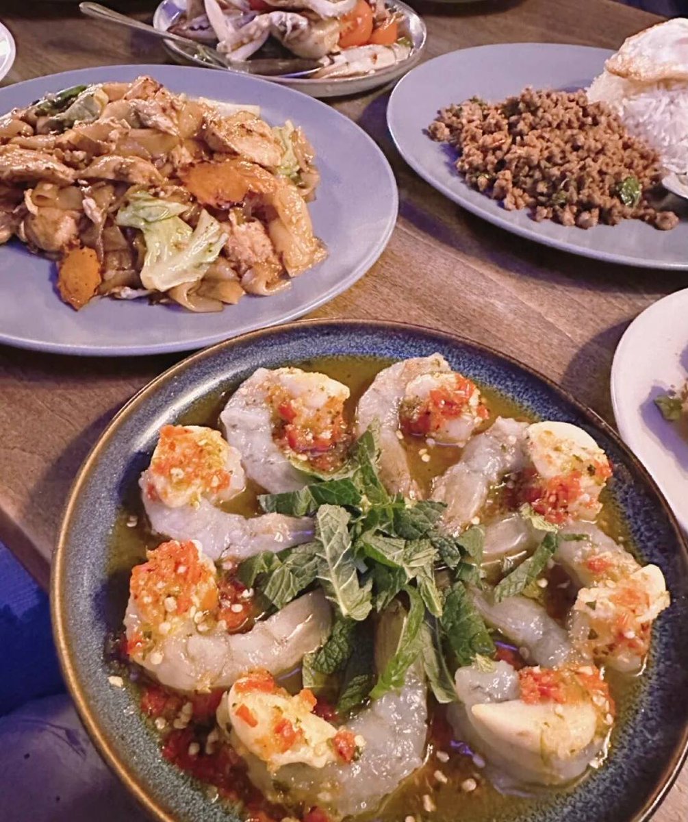 regiendrakece's tweet image. If you have dinner with friends and exchange ideas, dinner is better❤️🫰