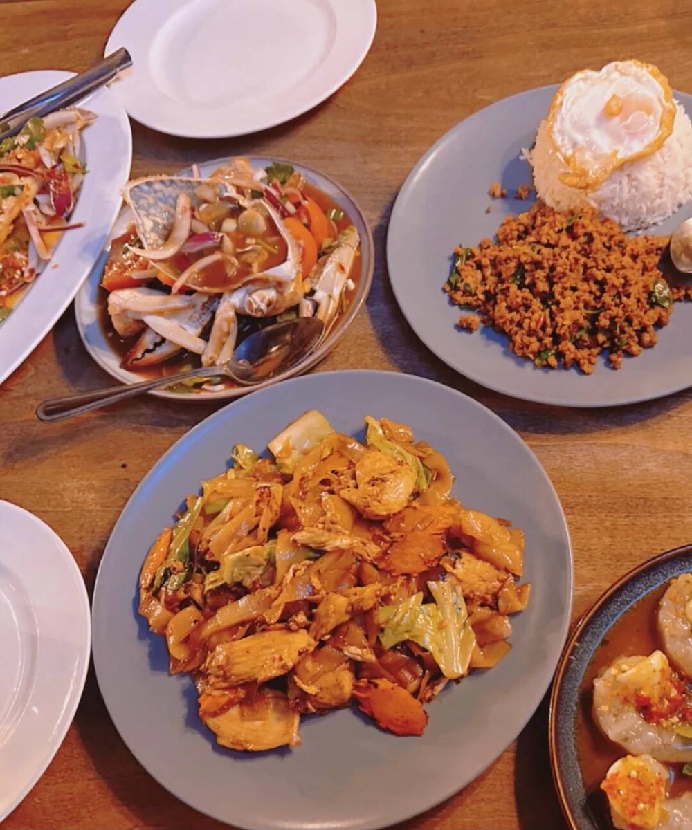 regiendrakece's tweet image. If you have dinner with friends and exchange ideas, dinner is better❤️🫰