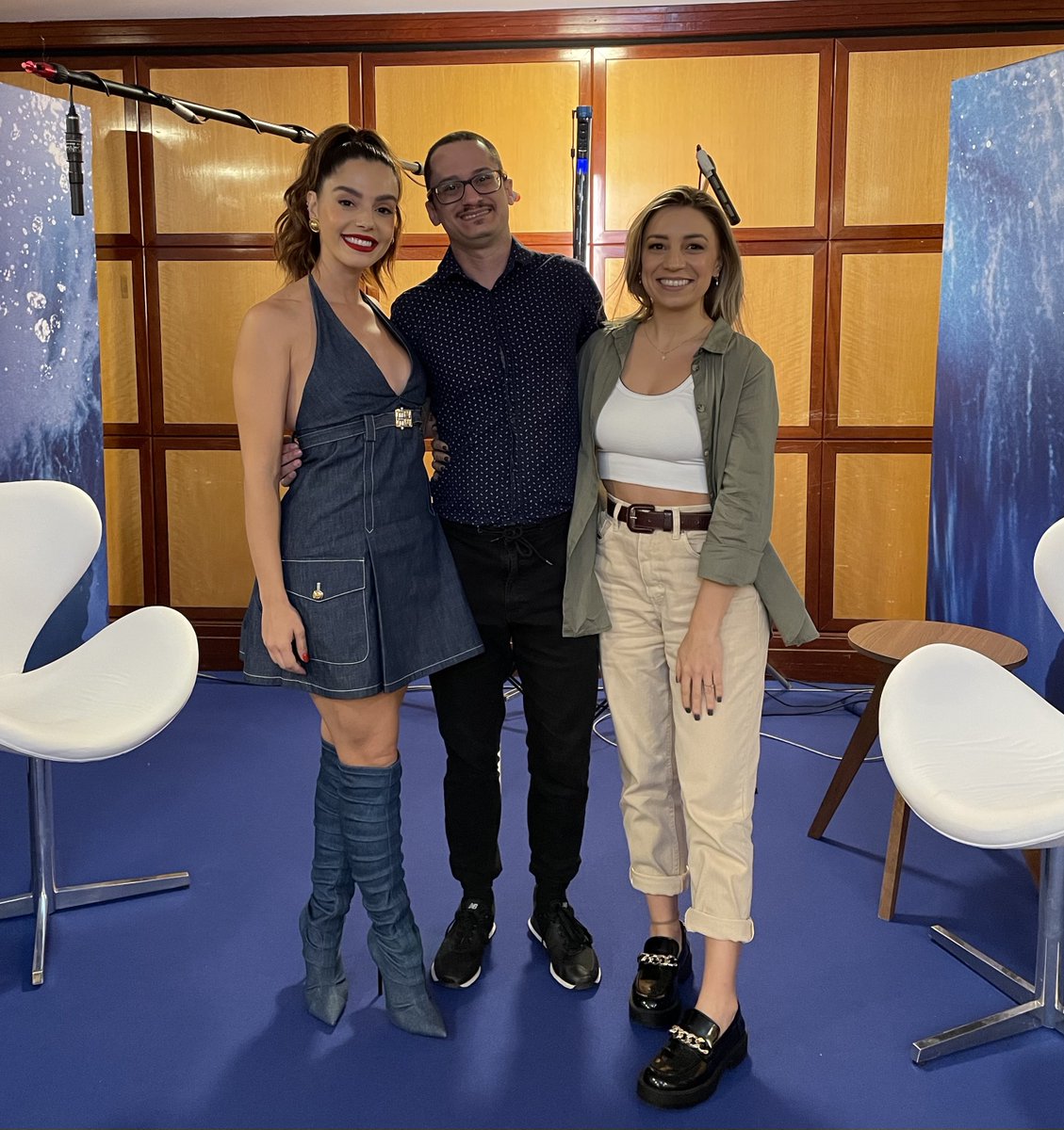 mpmorales's tweet photo. Uma sereia 🧜🏻‍♀️ 
Eu 🙋‍♂️
E uma kraken adolescente 🐙

Bati um papo com Giovanna Lancellotti e Agatha Paulita, as vozes nacionais de Chelsea e Ruby Marinho da nova animação da @dreamworks e da @universalpicsbr que chega na quinta-feiras nos cinemas. 🌊 #rubymarinhomonstroadolescente https://t.co/p64y2kkgZr