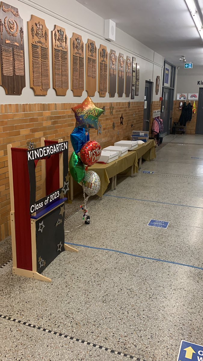 First of two grads today <a href="/TrafalgarPS/">Trafalgar PS</a> ! First up our kindergarten grads! Thanks to our fantastic kinder team for organizing such a great event for our families! <a href="/MeaghanTrudell/">Meaghan Trudell</a> <a href="/MrsJessiAbraham/">Mrs. Abraham</a> and Ms. McGuire!