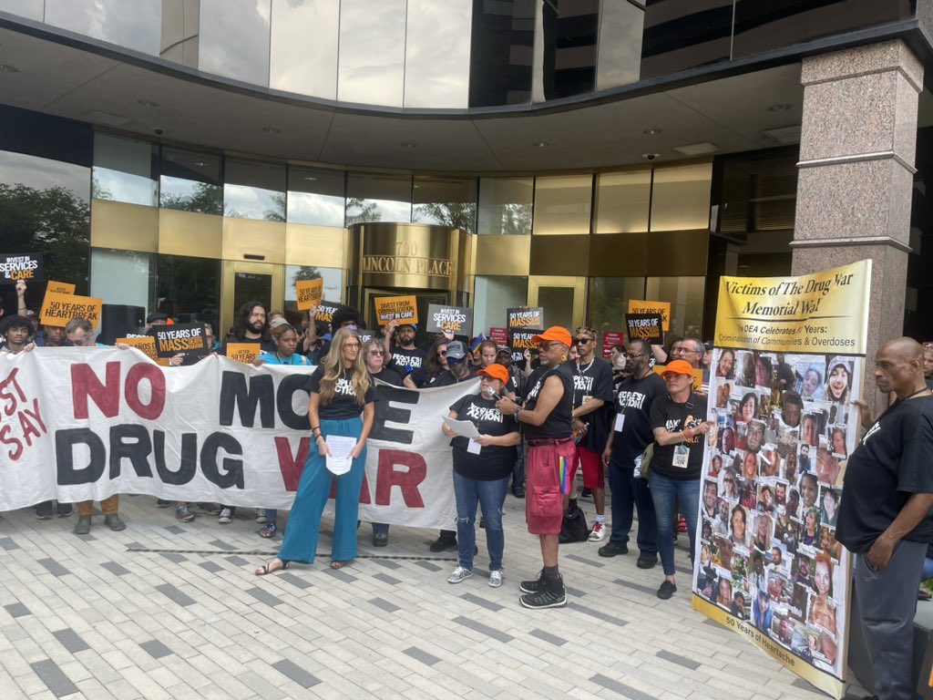VOCALNewYork's tweet photo. @VOCALKentucky Imagine if the billions that the DEA spend every year was divested from violence &amp; death, and into care, housing, and services. #NoMoreDrugWar https://t.co/KCZURKD86m