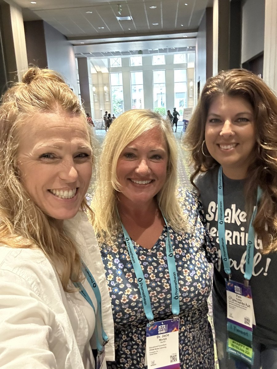Around every corner is another beautiful surprise!! Love finally meeting <a href="/specialtechie/">Pam Hubler</a> in person!! ♥️😍 #ISTELive23 #pln #Nan3EDU