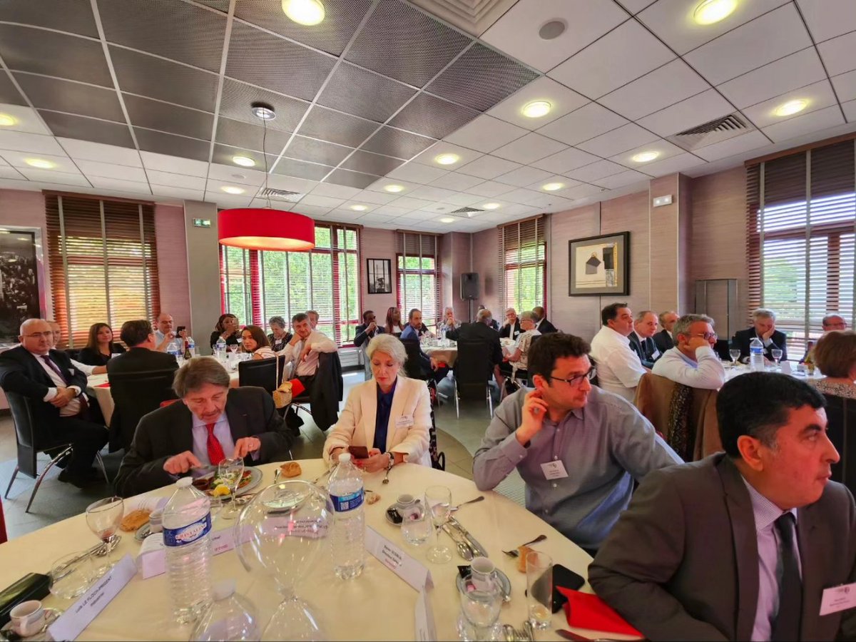 jfbenon's tweet image. #valdoise  / #iledefrance / #Mevo / #Ceevo95 : Participation ce mardi du CEEVO au Sablier du Mouvement des entreprises du Val-d'Oise (MEVO)-MEDEF avec Loïc Le Floch-Prigent, Industriel, Ancien Président de Rhône Poulenc, Elf Aquitaine, Gaz de France, SNCF mevo95.fr