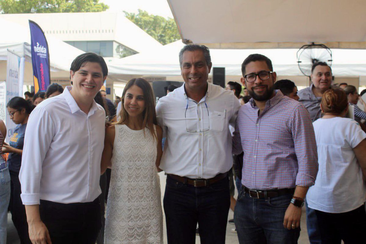rafarodmen's tweet photo. #AyuntamientoEnTuUniversidad llegó a la @utmoficial . 🙌🏻 

Acompañamos al Alcalde @RenanBarrera y a la Rectora #MariaIsabelRodriguez a  platicar con las y los jóvenes de los diferentes servicios que tenemos en el @AyuntaMerida, para que puedan continuar con sus estudios y conozcan de cerca el Plan de Movilidad Urbana, que ha impulsado nuestro Gobernador @MauVila con el Sistema #VayVen 🚍 y el #IETRAM.⚡

¡Así trabajamos en #Yucatán! En equipo para dar los mejores resultados. 🤜🏻🤛🏻