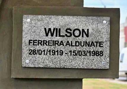 El Intendente <a href="/besozzi_guille/">Guillermo Besozzi</a> estuvo presente en la inauguración del monolito en homenaje a Wilson Ferreira 🇺🇾

Del acto participó también el Presidente de la Comisión Departamental de Soriano Raúl Rosales y compañeros de la Comisión Departamental de Jóvenes

#HayOrdenDeNoAflojar