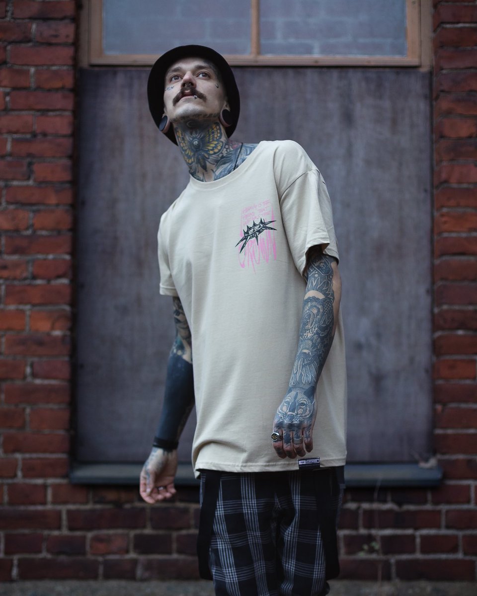 No kings amongst us 👑 

This weekend you can come down to <a href="/tuskafestival/">Tuska Festival</a> and grab one of <a href="/tdp_clothing/">𝗧𝗗𝗣 𝗰𝗹𝗼𝘁𝗵𝗶𝗻𝗴</a> king tees! I’ll be there all weekend so come say hi 💣💥

#tuskafestival #tuska #helsinkitattooclothing #helsinkistreetwear #streetwear #streetfashion #inked #tattoomodel
