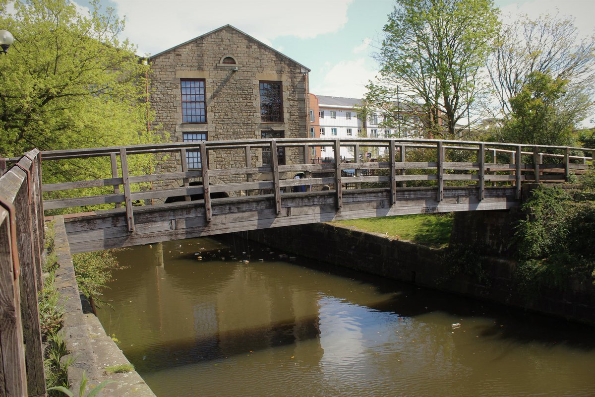 Footbridge .. Leeds & Liverpool Canal #Wigan #WiganPier #Lancashire #Bridge