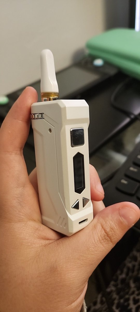 Thia_theMombie's tweet image. My new baby ;) #510thread #YoCanUniPro #vapelife #cannabisenthusiast