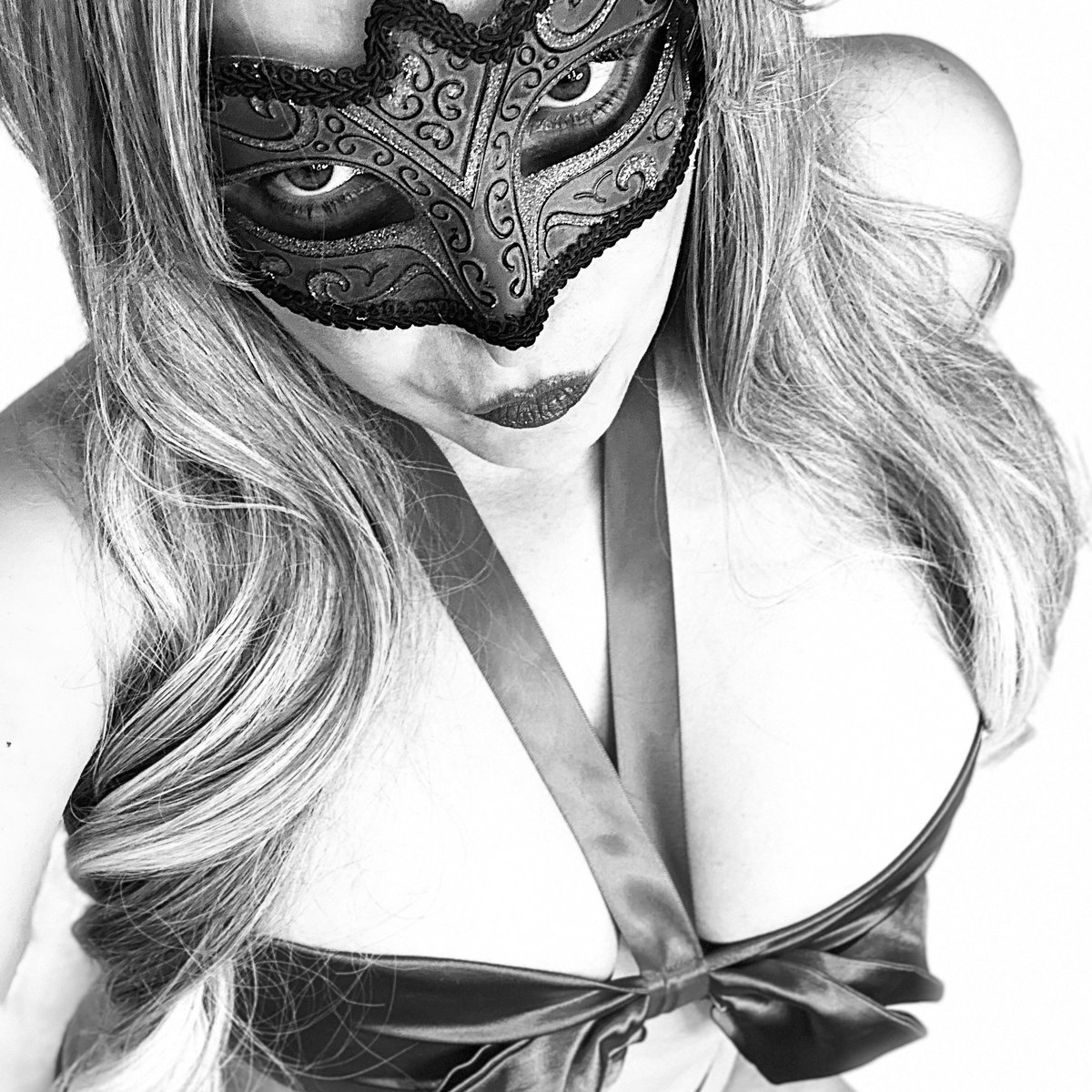 FREE SUBSCRIPTION  onlyfans.com/nickyrose21