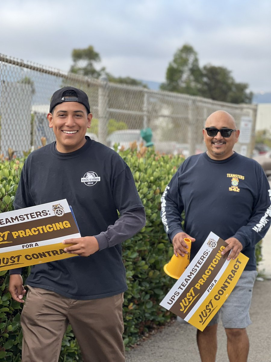 Practice Picket Alert! This morning at UPS San Marcos our members exercised their right to peacefully practice picketing! 

UPS, this is just a small sample of what failure to negotiate in good faith would look like! 
We’re locked in & ready for war! 

“WHEN TEAMSTERS FIGHT,…