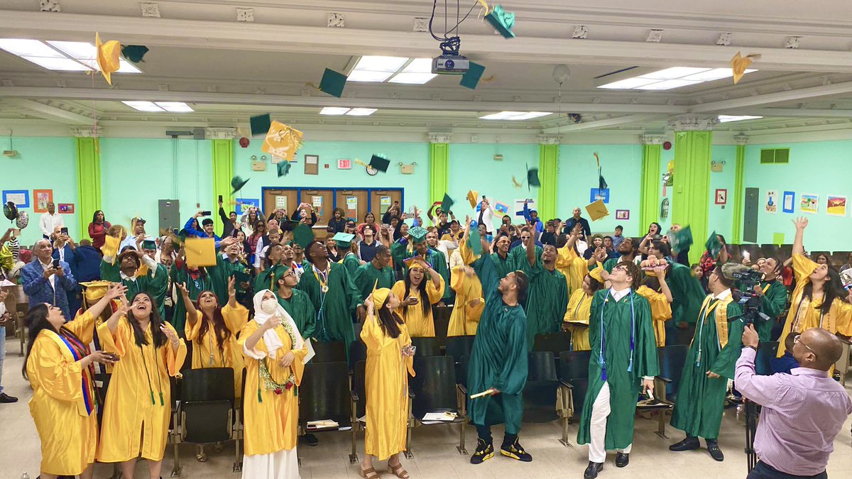 Congratulations Graduates!@transfersupt @DFOYinc <a href="/DOEChancellor/">Chancellor Kamar H. Samuels</a> <a href="/MannyDeLosSanto/">Manny De Los Santos, MSW</a> <a href="/APforAll/">AP for All</a> <a href="/GatorsHsei/">HSEIGators!</a>