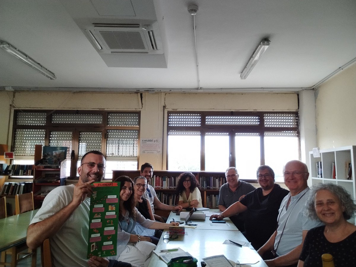 Acabamos de estar y presentar el proyecto de #enlazandobarrios de la <a href="/FRAVM/">Federación Vecinal de Madrid</a> y el itinerario de fortalecimiento y reflexión del asociacionismo en la Coordinadora de Asociaciones Vecinales de #fuencarralelpardo 🥰 Muchas gracias por la gran acogida seguiremos #haciendobarrio