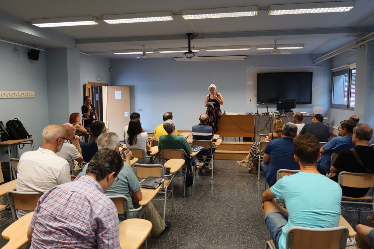 🔚<a href="/elvira_quiles/">elvira quiles</a> (Directora del CIDA) clausura la:

🤖#jornadadefabricacioadditivairoboticacollaborativa 🖨️organitzada per <a href="/CIDA_gva/">CIDA-Centro de Innovación Digital Avanzado para FP</a> de <a href="/GVAeducacio/">GVA Educació</a> 👩‍🏫

🙏Agraïm la presència a:

🏭empreses
🏫centres
🤵assistents

👏Ha estat un dia productiu 💪per a la #FPValenciana

Seguim! 💪