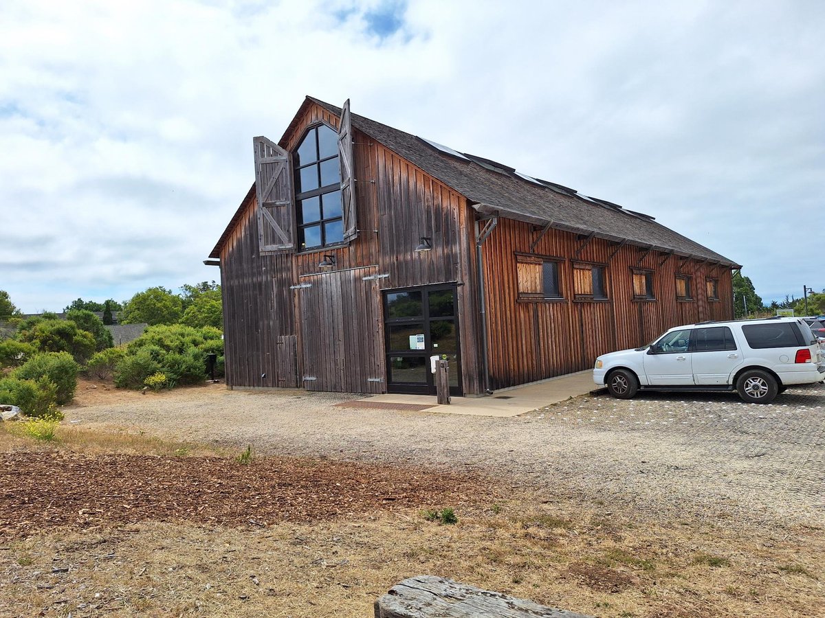 Congrats @CarlosMaltzahn, P. Bonnet, @Tanu_Malik, and J. Lofstead for organizing and kicking off the very first ACM Conference on Reproducibility and Replicability @acmrep in the most original location'Hay Barn' at @ucsc!

A keystone moment for our community + great interactions.