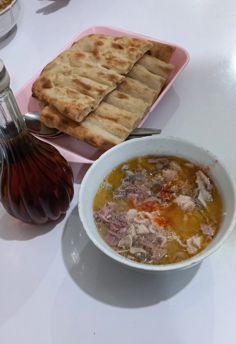 NeginFdr's tweet photo. دختری که کله پاچه دوست داره چیه؟! https://t.co/oYEkGP5Fin