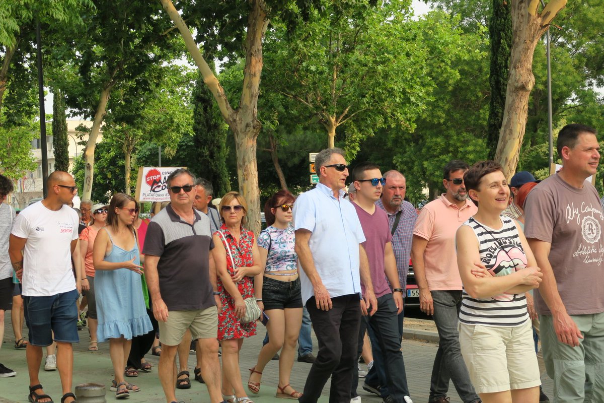 aytogetafe's tweet image. En torno a 2.000 vecinos de #Getafe y Villaverde se manifiestan contra el recinto permanente de macrofestivales donde se celebrará #MadCool en #Madrid, que generará grandes molestias acústicas y de movilidad cada fin de semana