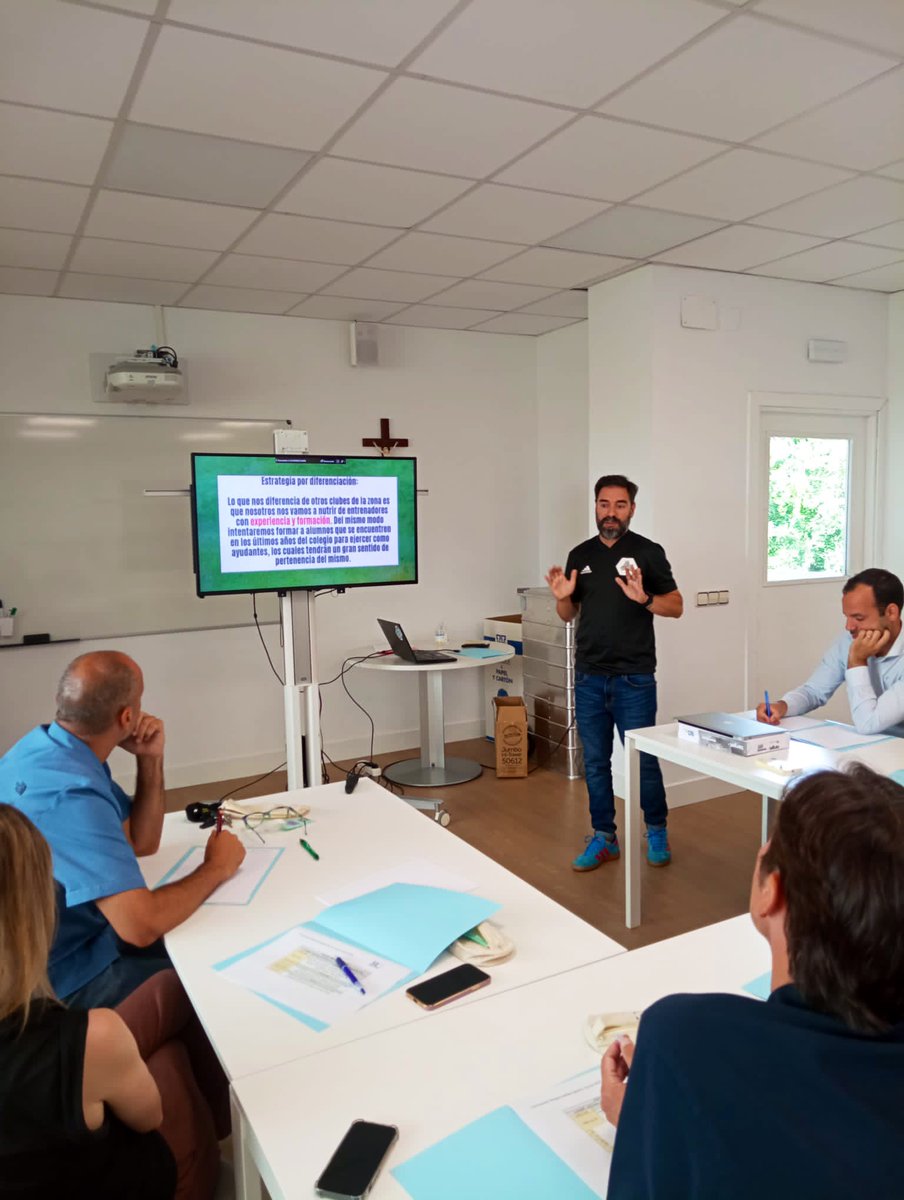 ☕️📝

Fantástica jornada. Hoy hemos compartido café y experiencias junto a grandes profesionales de la educación y el deporte, hablando de la organización y gestión de clubes deportivos.

Gracias <a href="/Andres_Tudela/">Andrés Tudela</a> <a href="/cumbresschool/">Cumbres School Valencia</a>  y <a href="/colegiosRC/">ColegiosRC</a> por la invitación y la oportunidad.