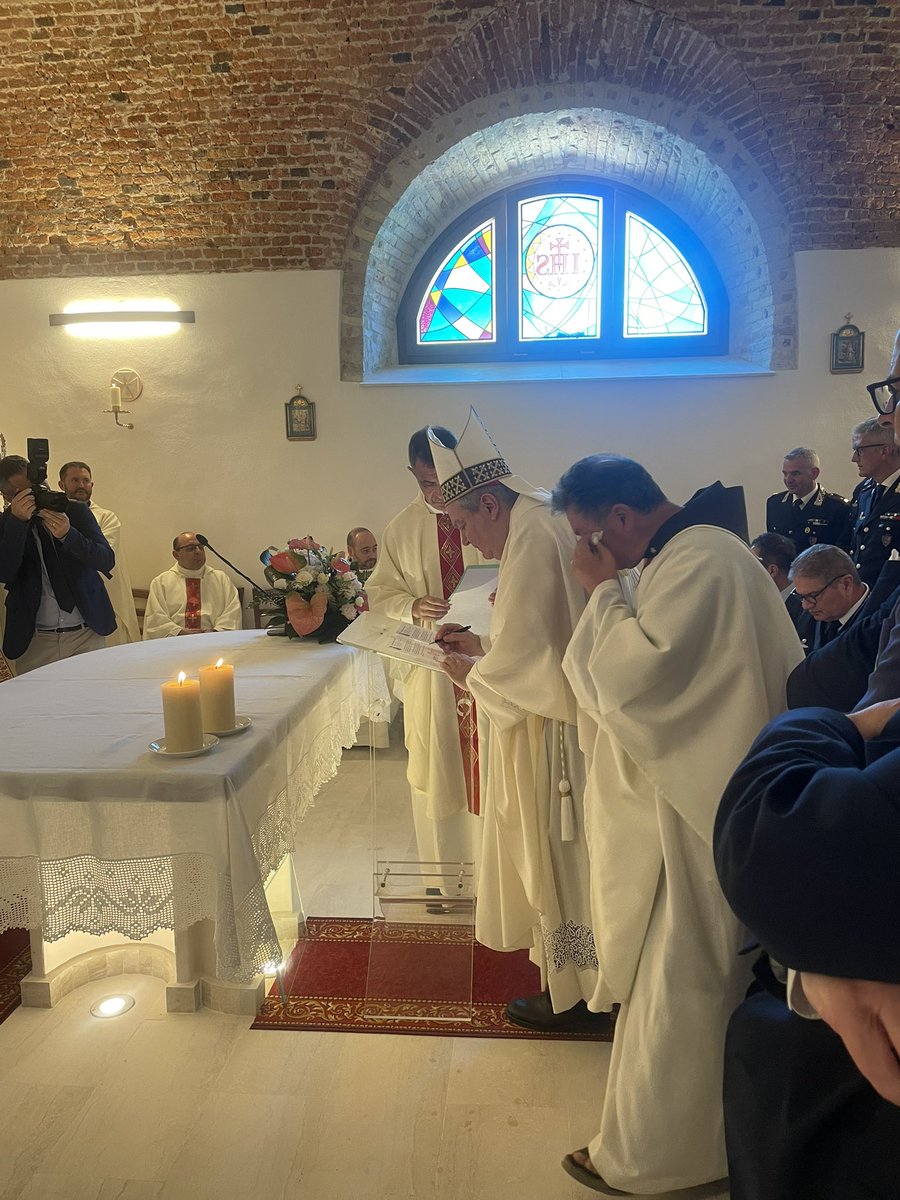 Rox_Castangia's tweet photo. Dedicazione #chiesa #padrepio #santomarcianó #padremarianoasunis #Sardegna #cagliari #carabinieri https://t.co/GAp1RZjaMz