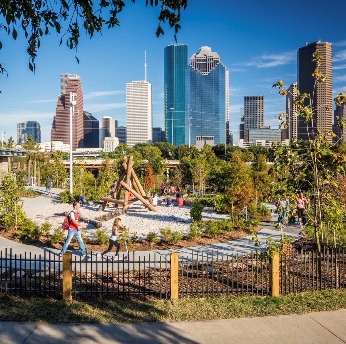 The Barbara Fish Daniel Nature Play Area and Picnic Pavilion is one of @buffalobayou park's most popular destinations 🌳☀ The play area features: a boulder rock scramble, climbing logs and stones, a 33-foot slide & more! #ExploreHou 📍105 Sabine Street 📸@swa_houston
