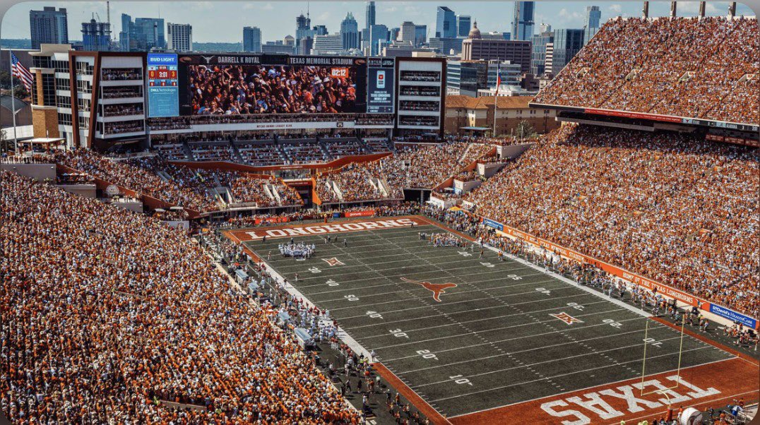 #AGTG Extremely blessed to receive my 12th D-1 offer from The University of Texas 🧡🤍@BHoward_11 @TexasFootball @adamgorney @RivalsFriedman @samspiegs @ArRecruitingGuy @TheCribSouthFLA  @MohrRecruiting @RivalsJohnson @Rivals @RivalsCole @BenjaminRivals @JHopkinsSD #HookEm