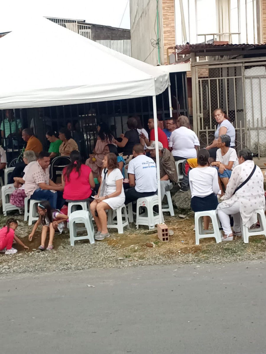 🚀Acompañamos con alegría a los líderes de la Comuna 2 en esta tarde de esparcimiento y diversión. 
Valoramos su compromiso y ardua labor. 
🤩🚀 
<a href="/monicamp_/">Mónica Marín Peñuela</a> 
@FrancyDiputada 
<a href="/luisfabianbg/">Luis Fabián Buriticá</a>