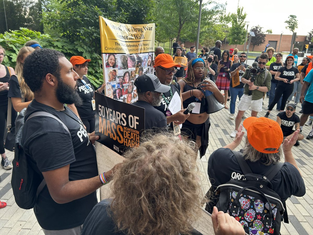 PplsAction's tweet photo. The @DEAHQ needs to see what it’s legacy has actually been and make changes. Dozens of people came up to share their stories of loved ones that they watched suffer and die. 
#NoMoreDrugWar https://t.co/oeQpVmMqFW