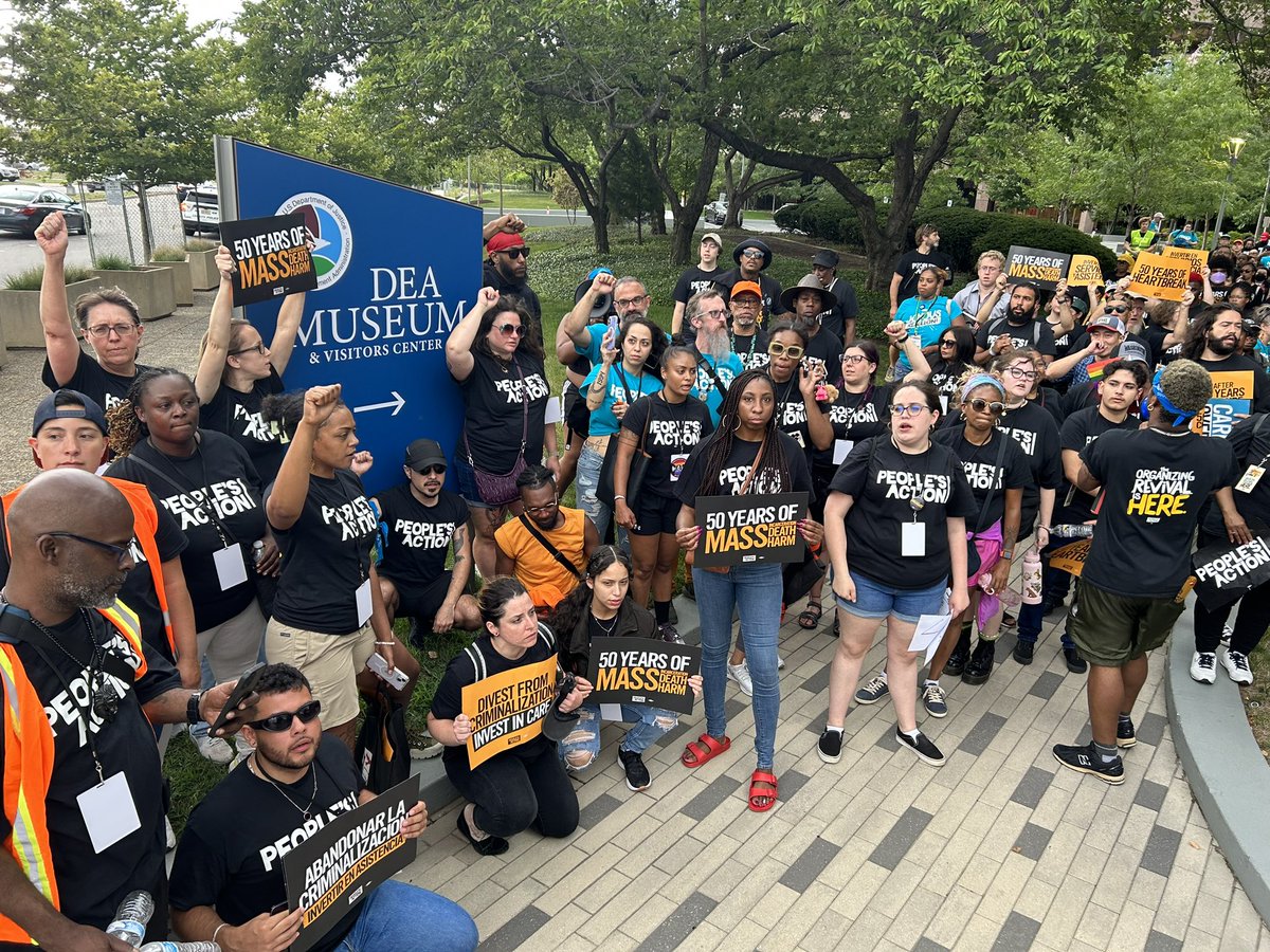 PplsAction's tweet photo. The @DEAHQ needs to see what it’s legacy has actually been and make changes. Dozens of people came up to share their stories of loved ones that they watched suffer and die. 
#NoMoreDrugWar https://t.co/oeQpVmMqFW