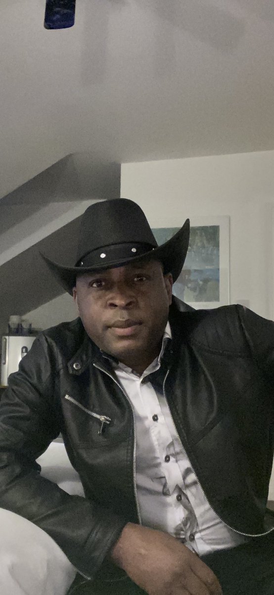 meetYomi's tweet photo. @DaniGrace856 @OfficialJackson Yes I am on google chat https://t.co/tXrVa7aP6j