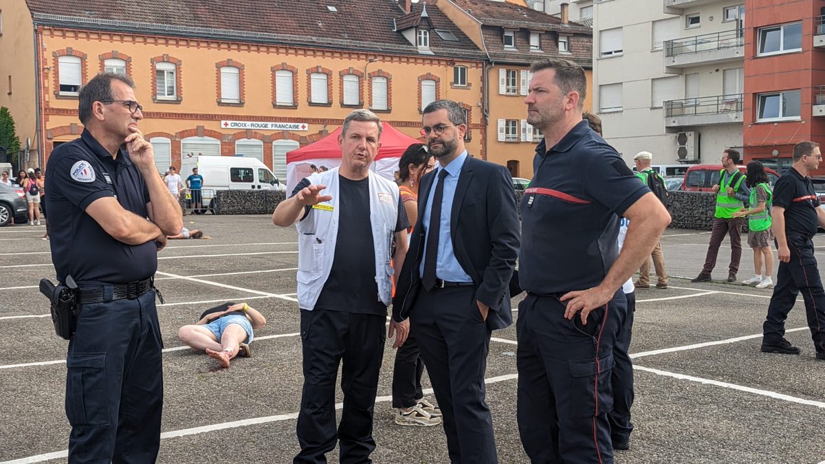 sdis67's tweet photo. Une quarantaine de #Pompiers67 a participé à un exercice #NOVI organisé par @Prefet67 ce soir à Haguenau.
Objectif ➡️ tester la coordination des différents intervenants en cas d'incident impliquant de nombreuses victimes #SIS67, #SAMU67, associations agréées de sécurité civile... https://t.co/KO3C6jtpJz