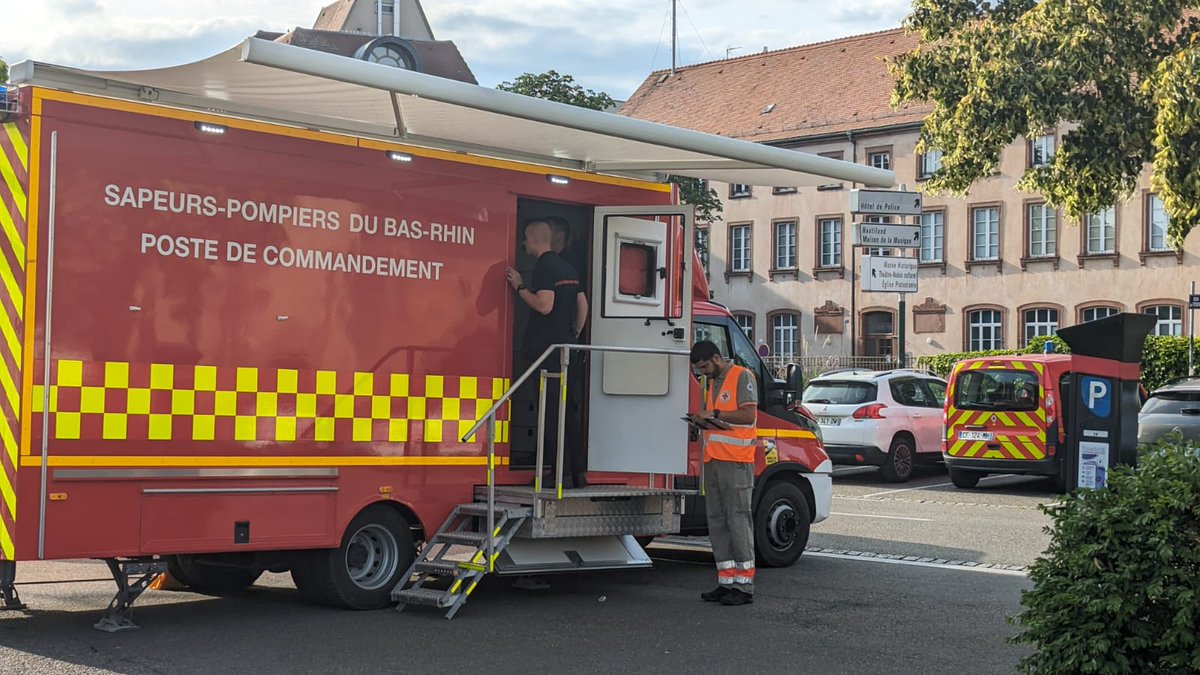 sdis67's tweet photo. Une quarantaine de #Pompiers67 a participé à un exercice #NOVI organisé par @Prefet67 ce soir à Haguenau.
Objectif ➡️ tester la coordination des différents intervenants en cas d'incident impliquant de nombreuses victimes #SIS67, #SAMU67, associations agréées de sécurité civile... https://t.co/KO3C6jtpJz