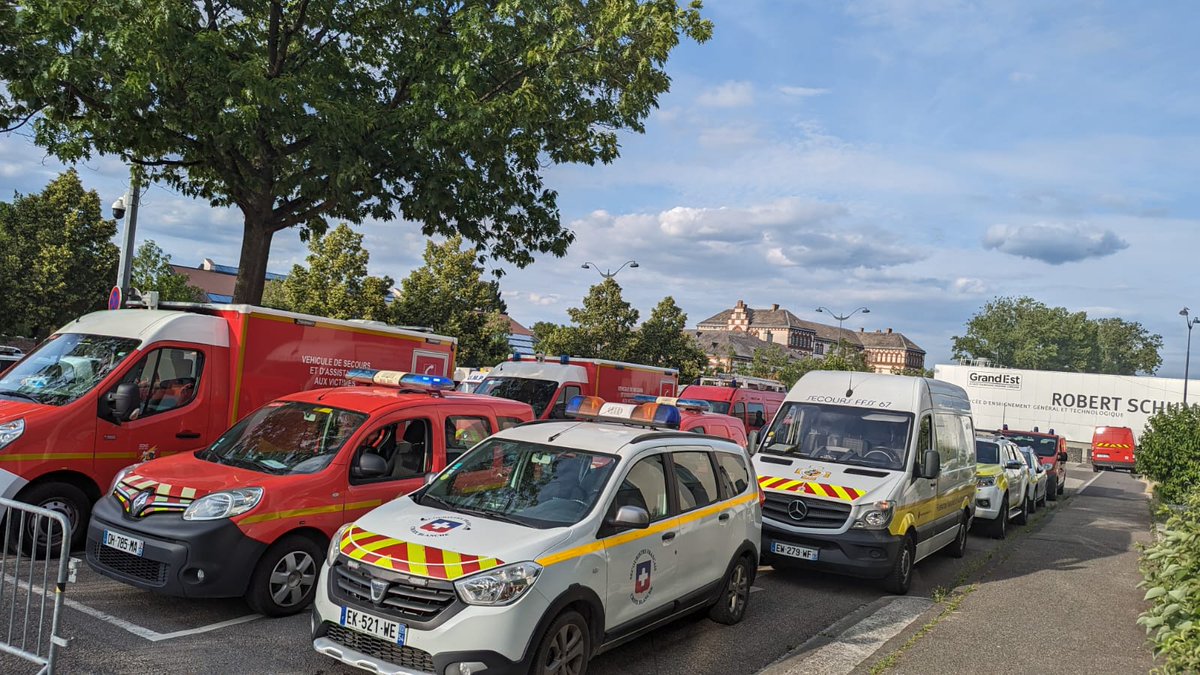 sdis67's tweet photo. Une quarantaine de #Pompiers67 a participé à un exercice #NOVI organisé par @Prefet67 ce soir à Haguenau.
Objectif ➡️ tester la coordination des différents intervenants en cas d'incident impliquant de nombreuses victimes #SIS67, #SAMU67, associations agréées de sécurité civile... https://t.co/KO3C6jtpJz