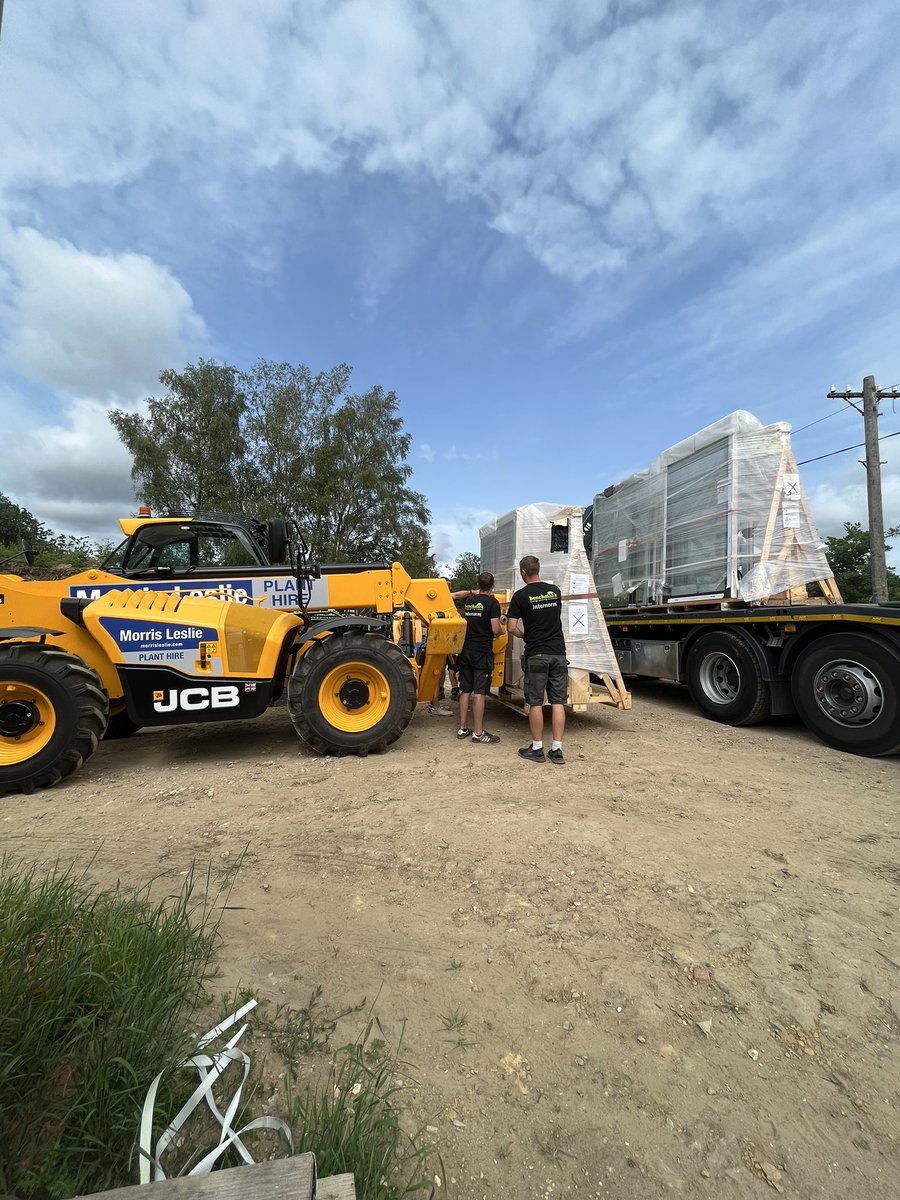 BenchmarkJosh's tweet image. Big day at @BenchmarkWin today as we started to install 3 x KS430 lift and slide doors plus 3 x KV440 French doors with integrated blinds at a new build in Sussex. All triple glazed with @InternormUK 🪟🍃