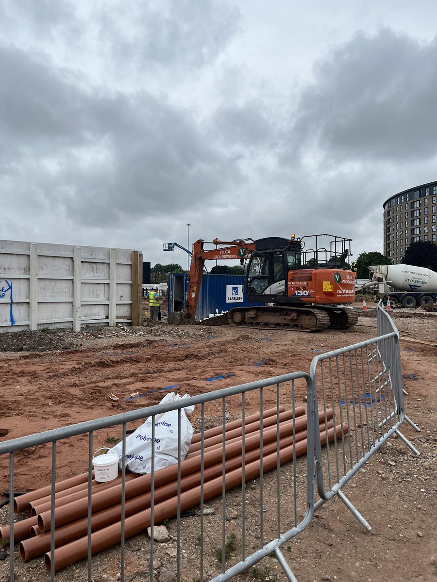 Bi-weekly design team meeting held on site today in Birmingham for 278 new build apartments. 

Not much to look at yet, but the piles are continuing with rebar and cages starting to arrive. 

#WMA #newbuild #apartments #forsale #birmingham #investinplc #bespokeconstruction